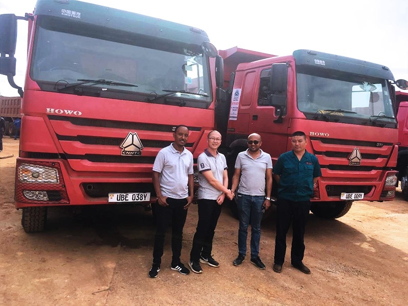 Sinotruk Uganda delivers vehicles to customers