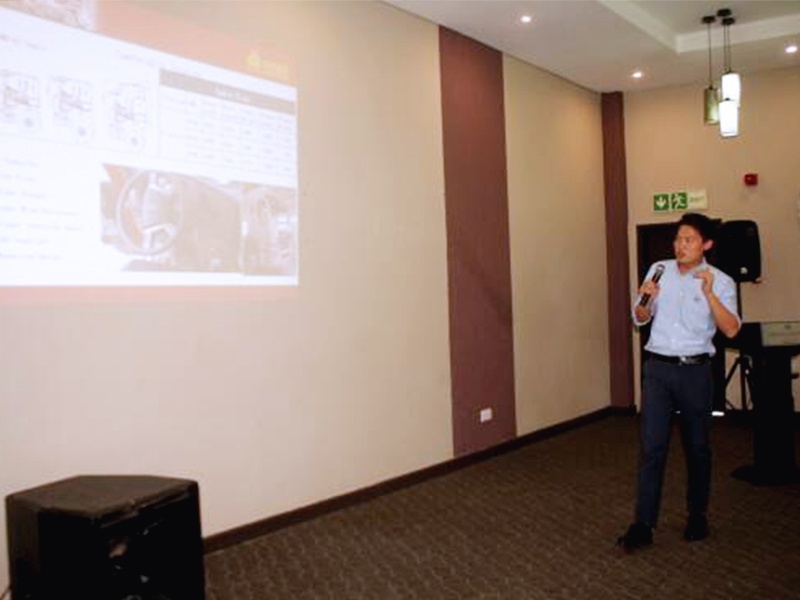 Sinotruk Zambia Office held a HOWO series product training session to introduce Sinotruk's product features and technical advantages to new and old users.