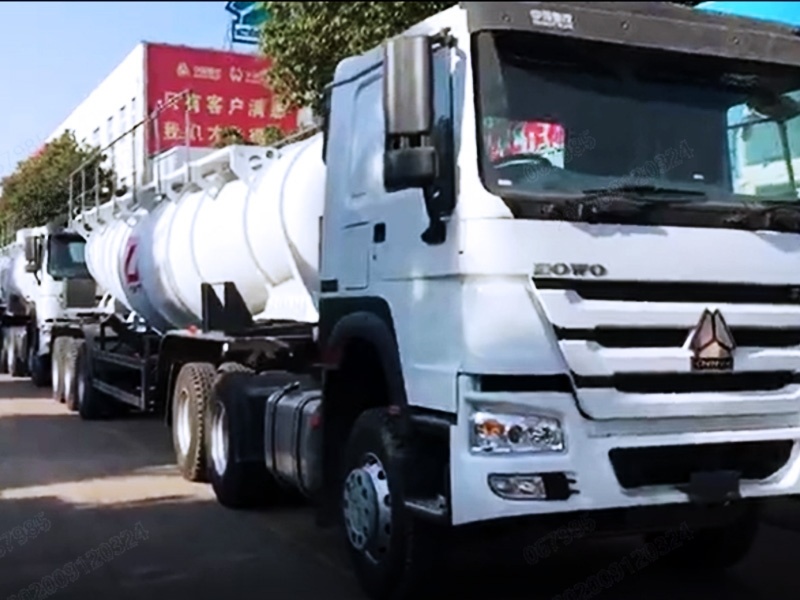 The tractor and sulfuric acid tanker were delivered to the Zambian customer. The vehicle is responsible for transporting sulfuric acid to the copper smelter. The vehicle is currently in good condition and the customer highly recognizes the Sinotruk brand.
