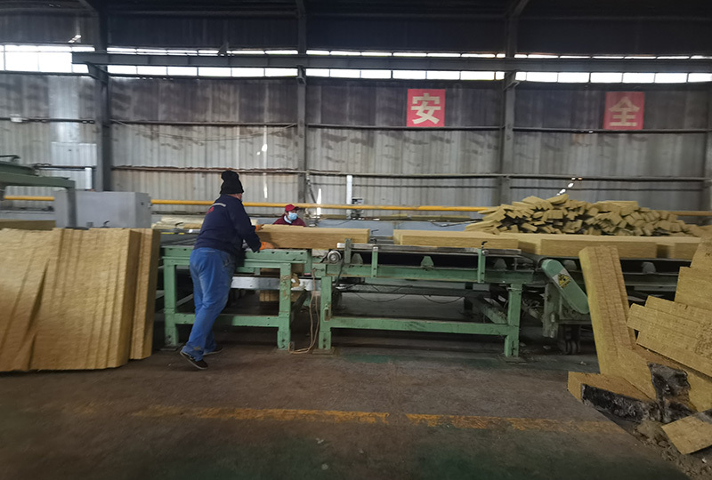 Cutting according to size for molding