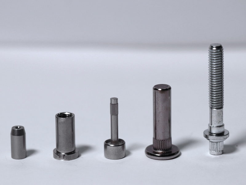 Cold heading insert