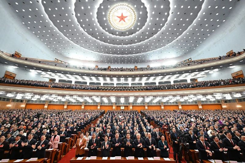 2025全国两会：推动低空经济等新兴产业安全健康发展