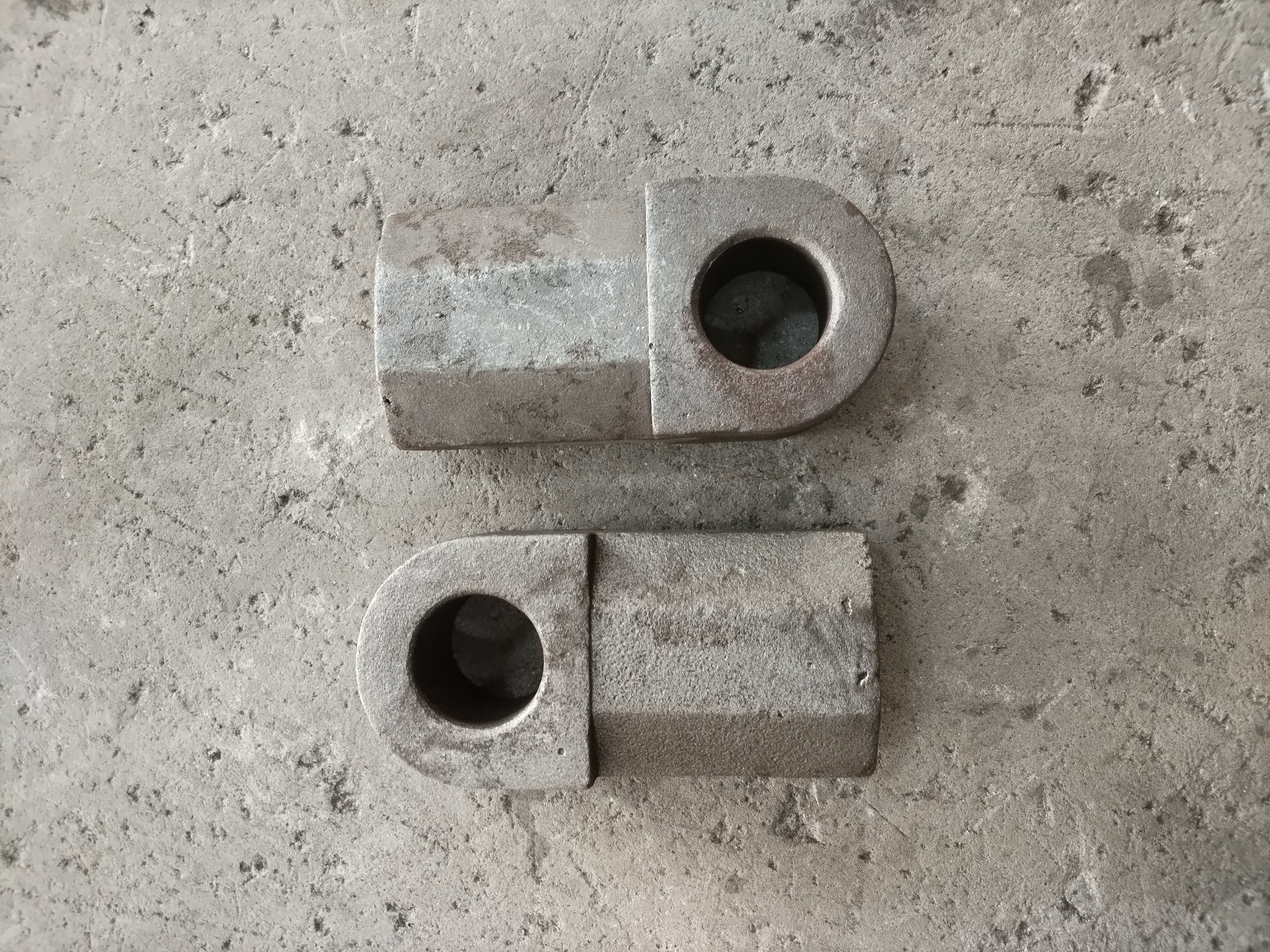 What Material Is Good for the Crusher Hammer? How Often Does It Need to Be Replaced?
