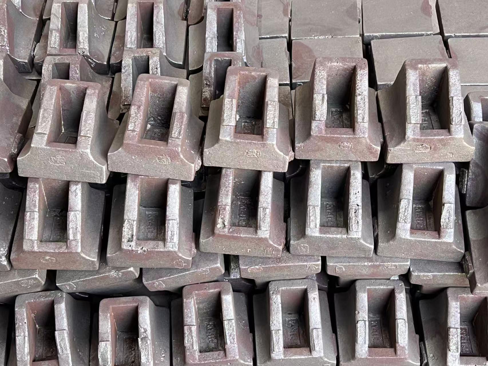 Impact vs. Wear: A Guide to Selecting Materials for Crusher Parts under Different Crushing Conditions