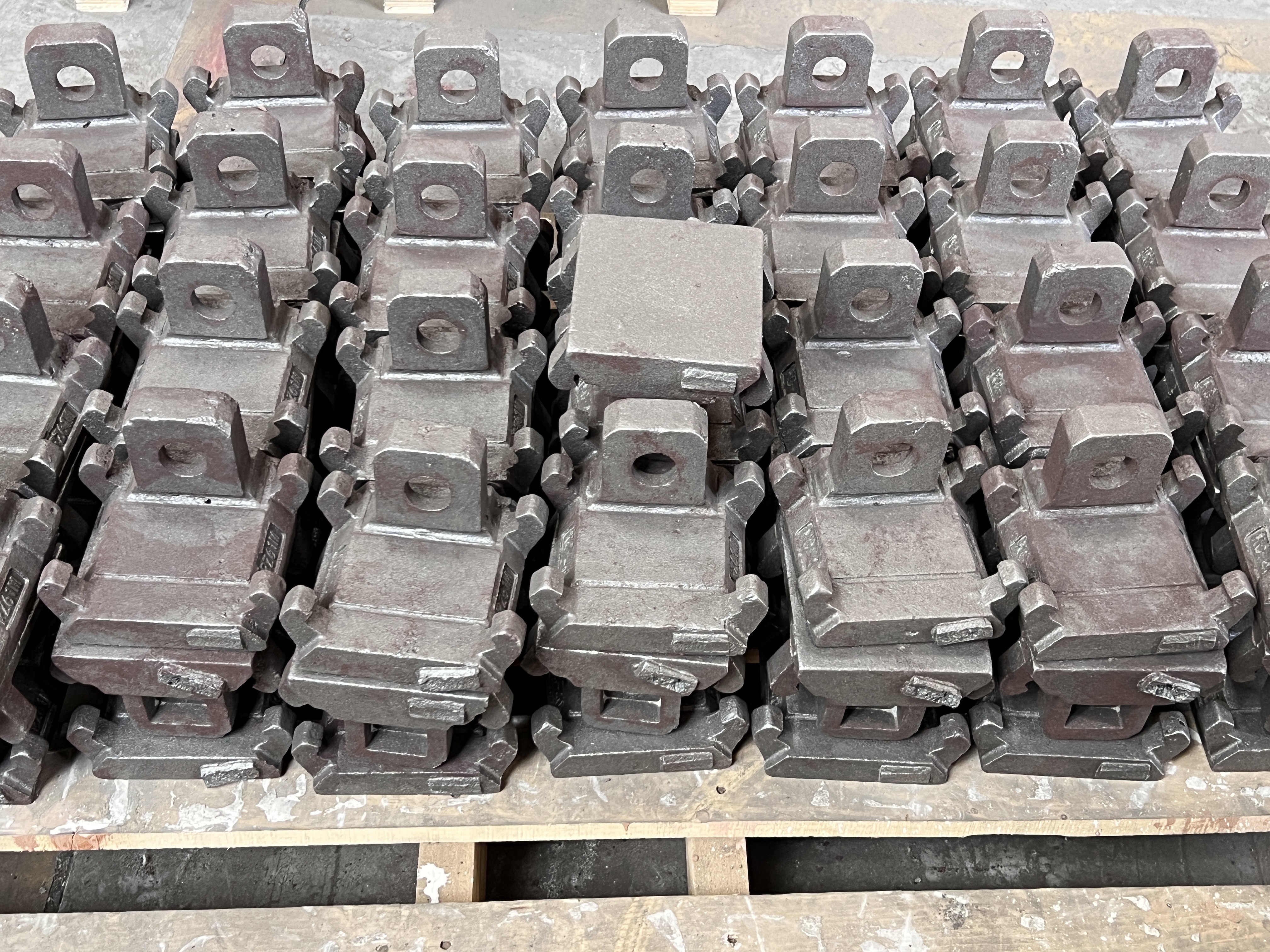 How to Determine Whether the Hammer, Liner and Other Parts of the Impact Crusher Need to Be Replaced?