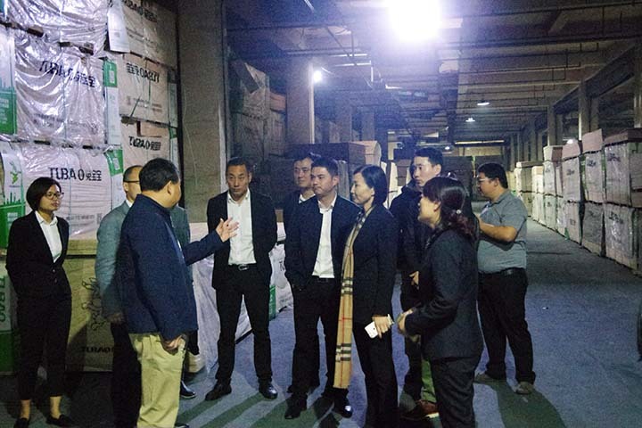 【鴻運木業(yè)】德華集團(tuán)董事長丁鴻敏蒞臨鴻運集團(tuán)旗下鴻運木業(yè)考察及指導(dǎo)工作