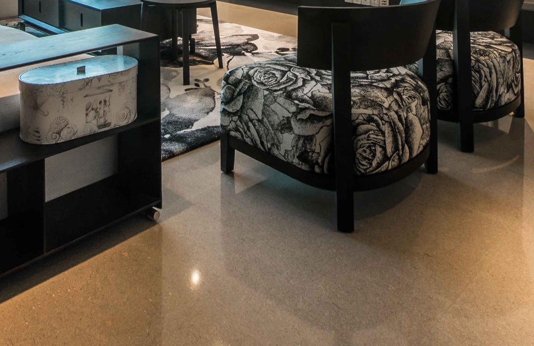 Stone decorates the living room, elegant and durable coexist