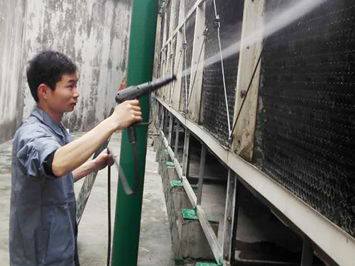 高压水枪清洗循环水塔
