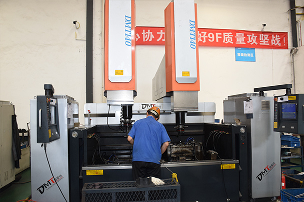 專業(yè)技術工人生產(chǎn)現(xiàn)場11 專業(yè)技術工人生產(chǎn)現(xiàn)場11