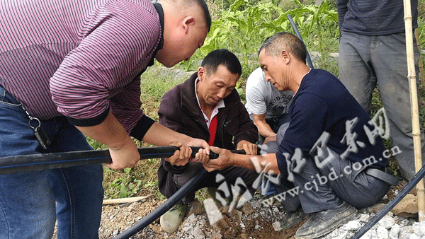 一管清水進農家 堰塘坪村“尖刀班”中秋不放假