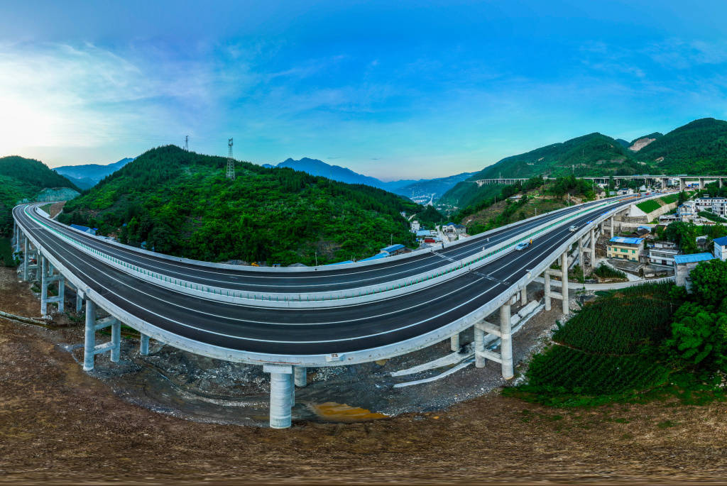 巴東加快推進快速通道建設