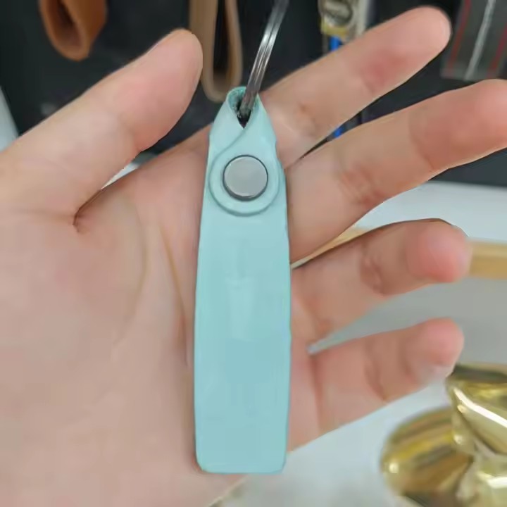 Twist screw function leather keychain