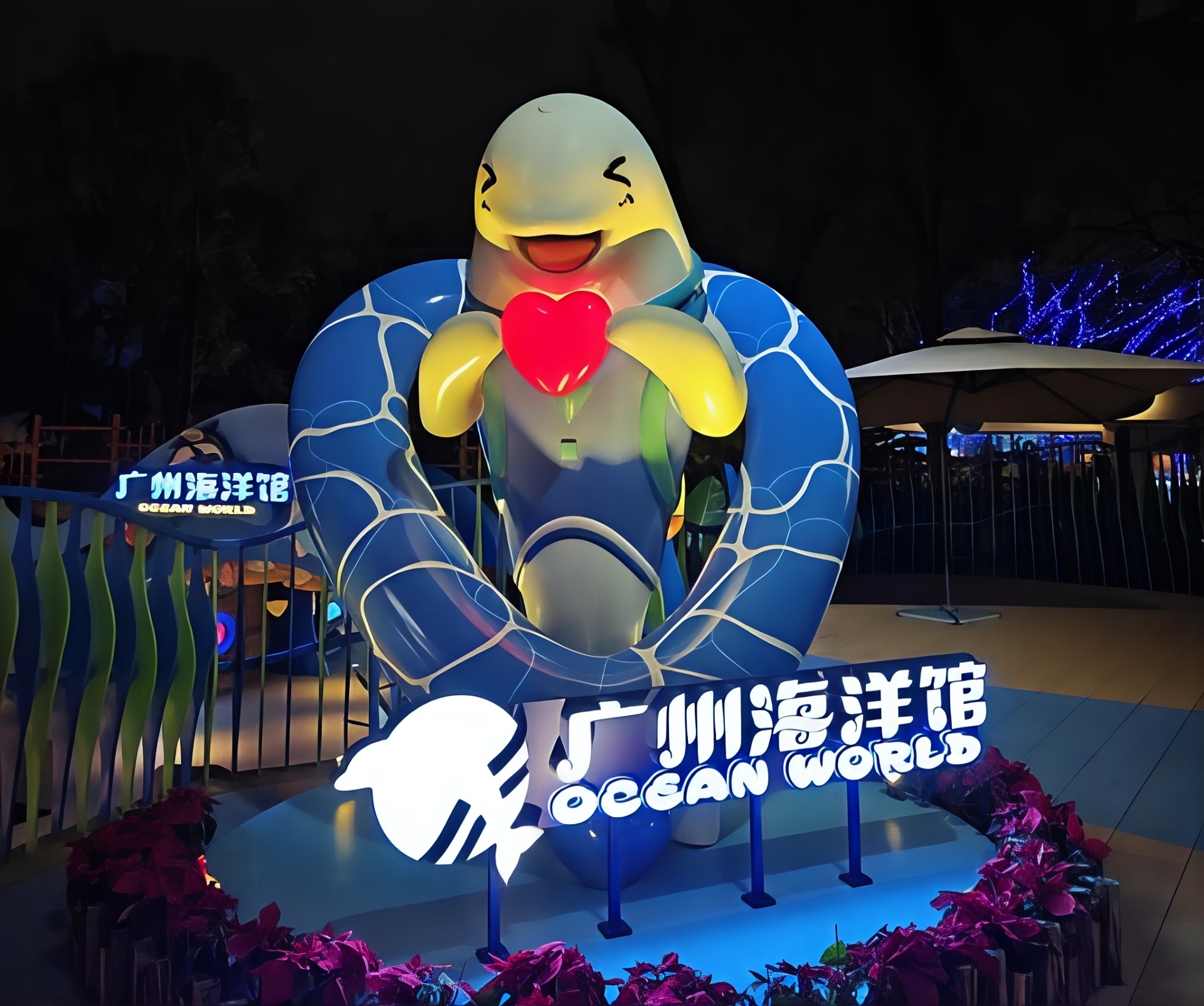 夜空彩虹×携程旅行 | 用光影艺术为广州海洋馆开启"白+黑"文旅夜游新模式