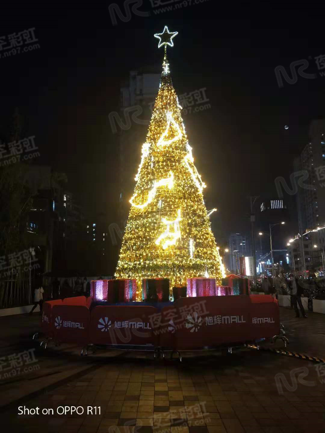 Illuminate Your Courtyard: The Magic of Christmas Lights