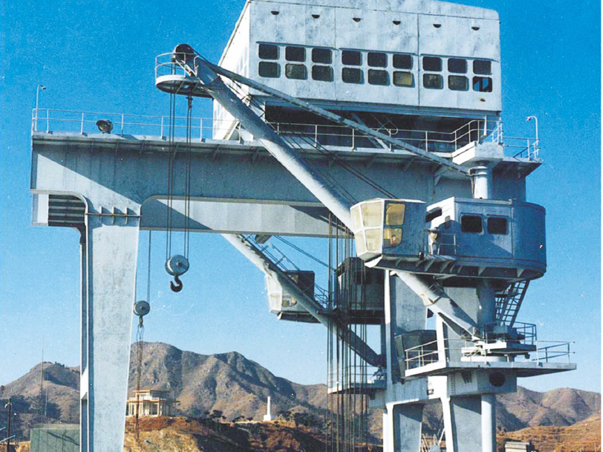 4000KN-120M bi-directional mobile hoist on dam top