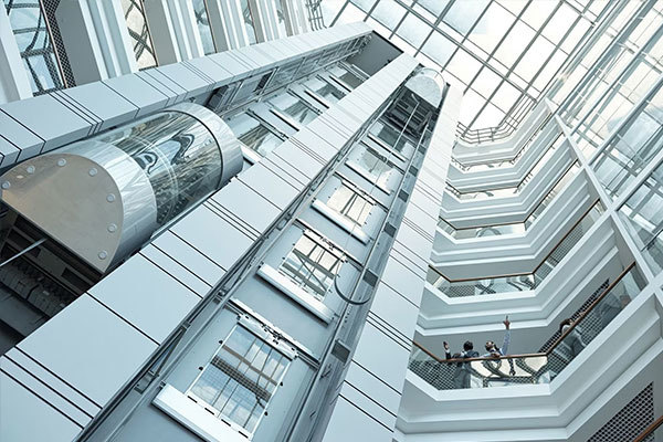 The convenience brought by the elevator in life