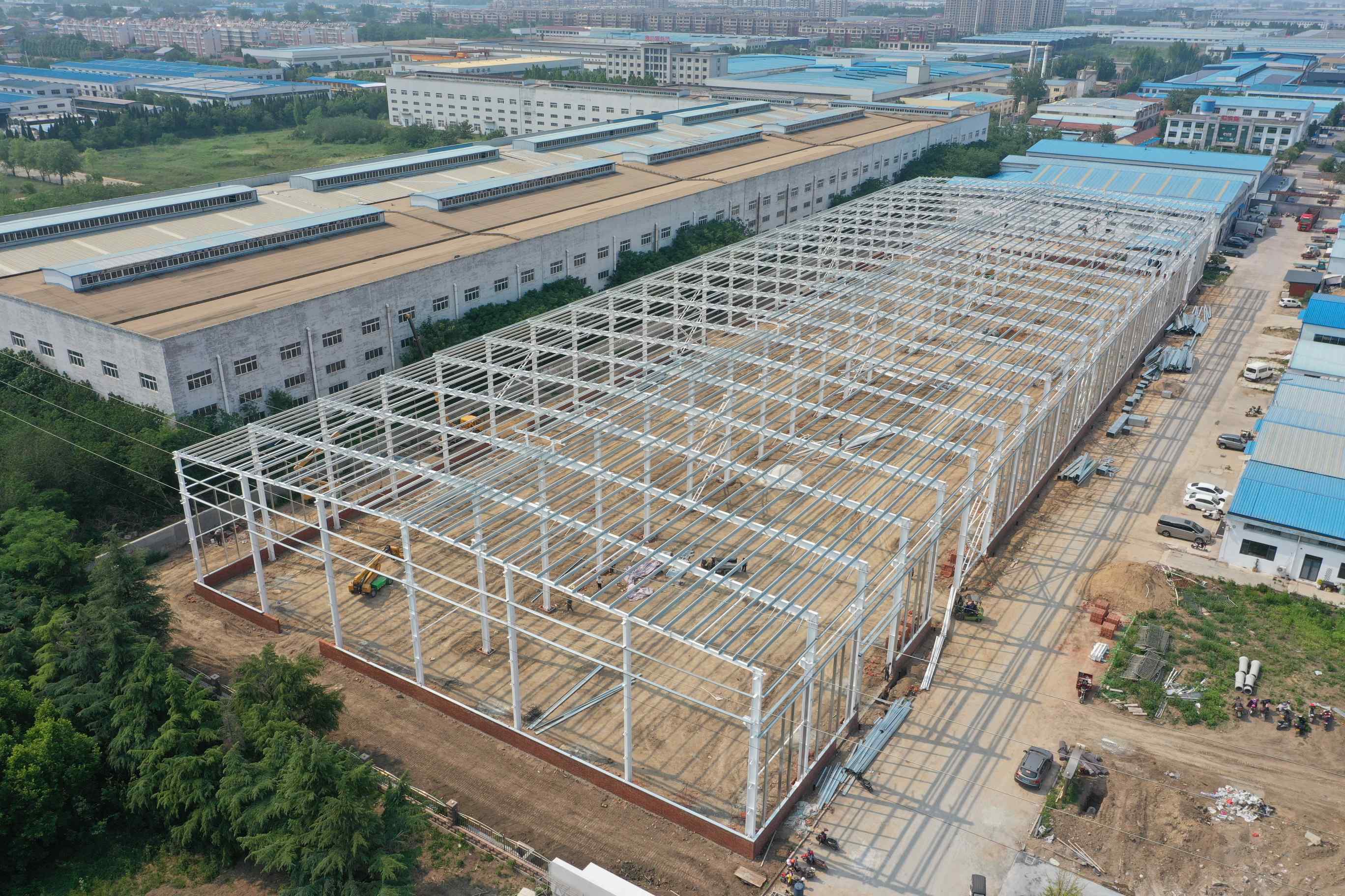 Comparison between steel structure workshop and traditional workshop