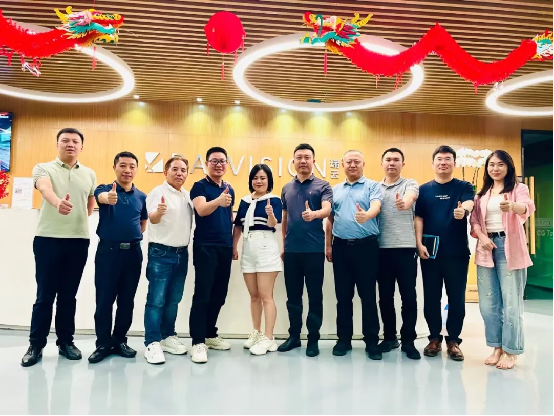 深圳市职业技能培训指导中心主任凌远强一行深入VR企业调研