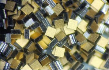 300μm thick strontium titanate ceramic capacitor
