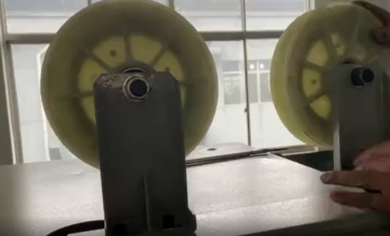 安装棚顶导轮2