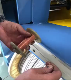 安装下锭线盘与穿线2