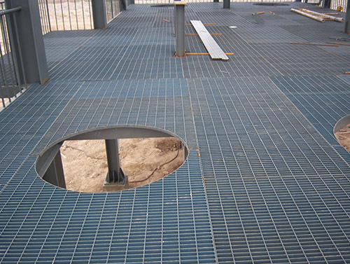 Industrial steel grating platform