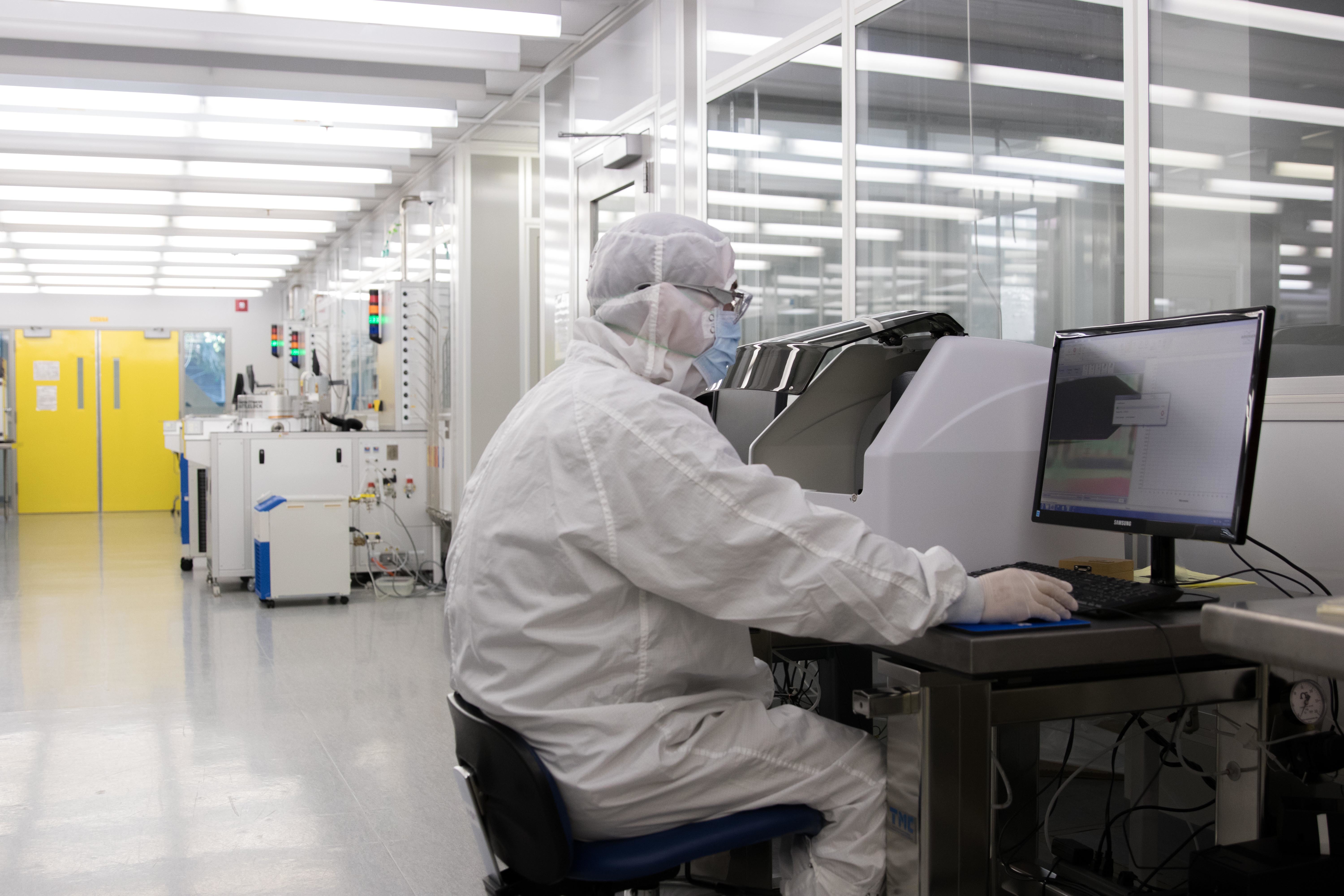 Electronic semiconductor