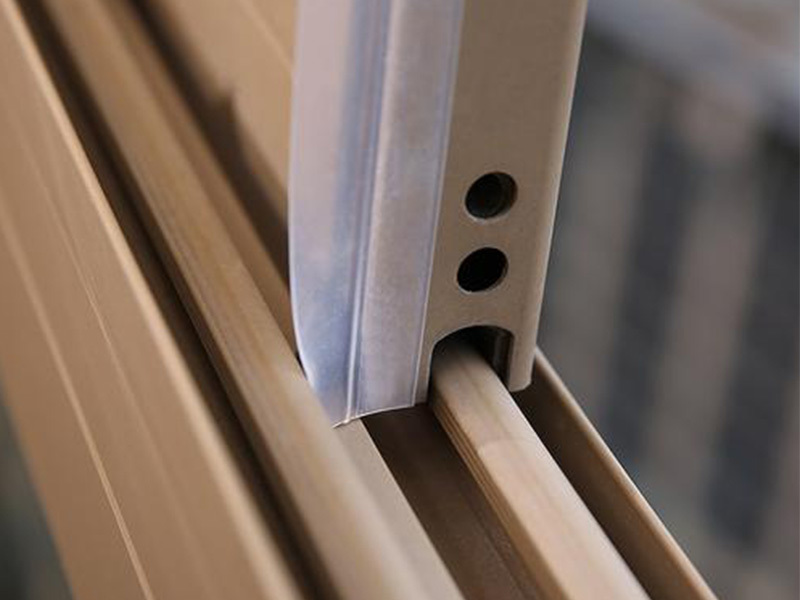 Sealing rubber strip