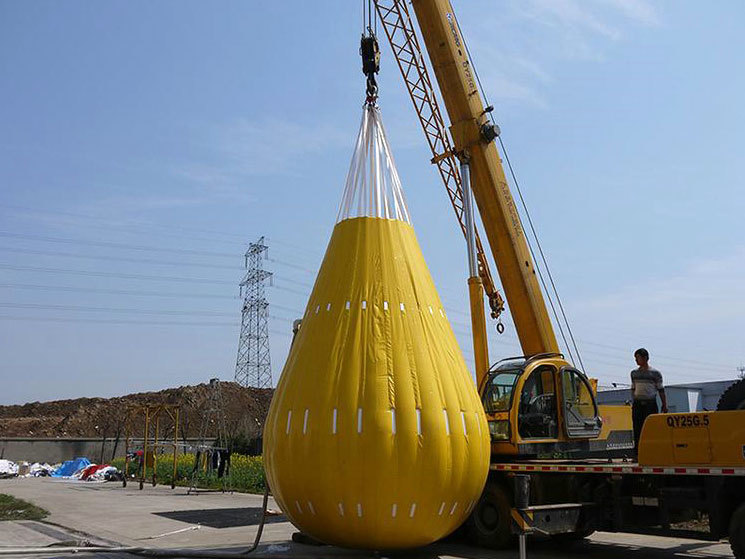 Lifting water bladder