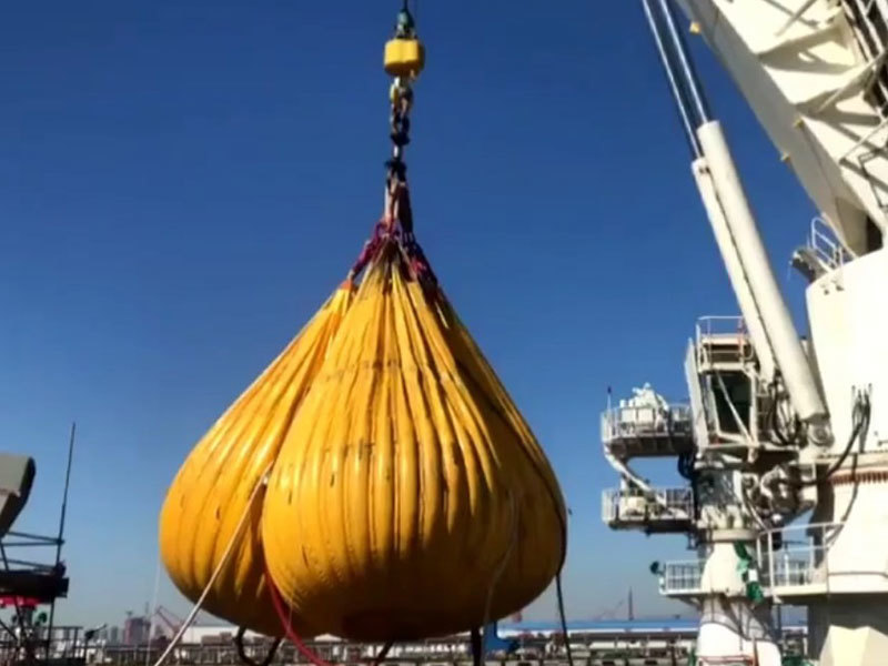 Lifting water bladder