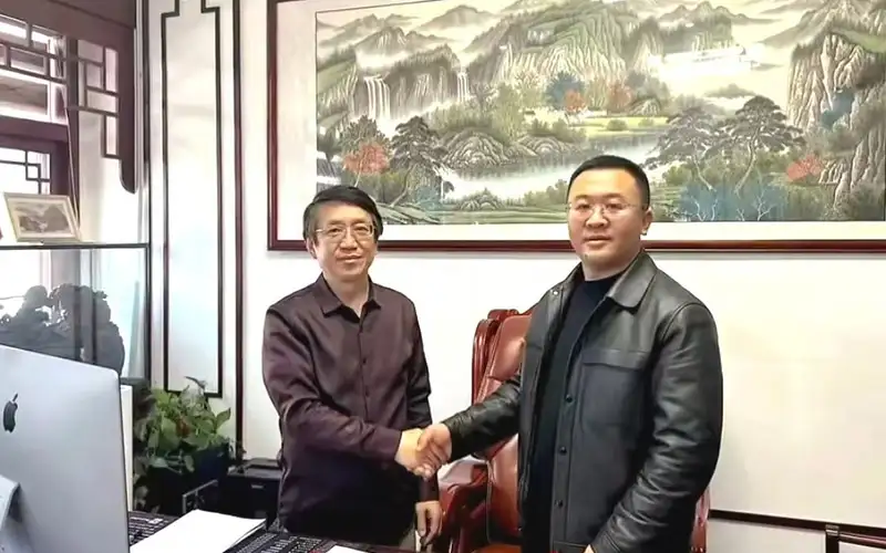 与大连理工合作留念 与大连理工合作留念