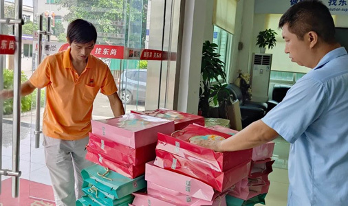 中秋节快乐，祝您和您的家人团圆美满，幸福安康！