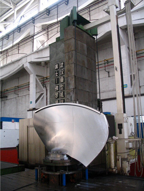 Blades of Hunan’s Xiaoxi Power Station are being processed on the five-axial NC milling-boring machine