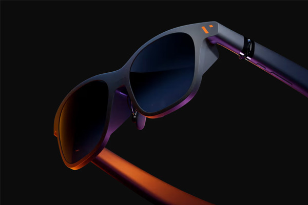 Choosing the right maintenance solution and proper maintenance method for glasses is also important