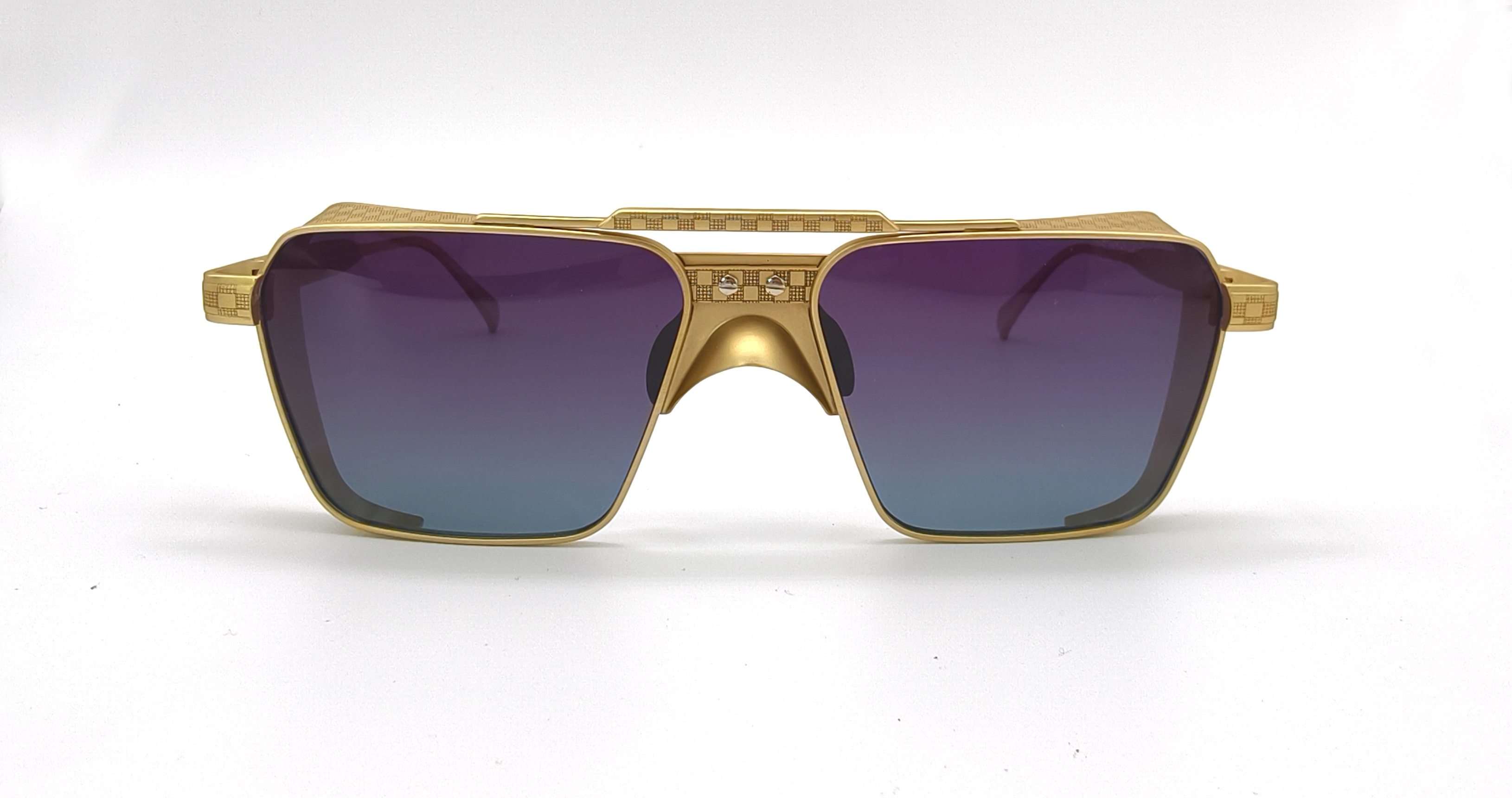 Elevate Your Style with Durable Unisex Stylish Sunglasses
