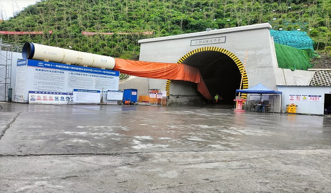 Can a variable frequency high-pressure blower operate under overpressure?