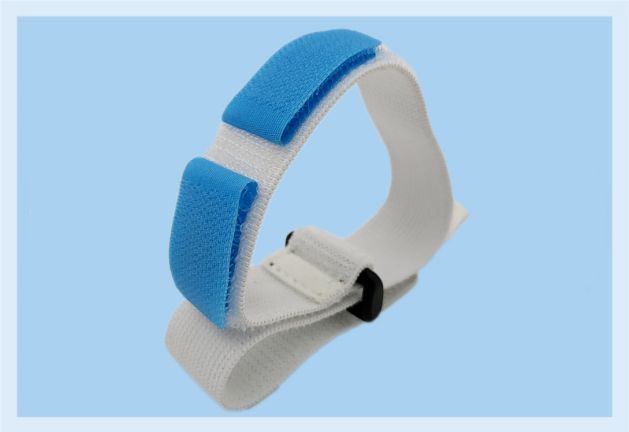 Pressure sensor retainers