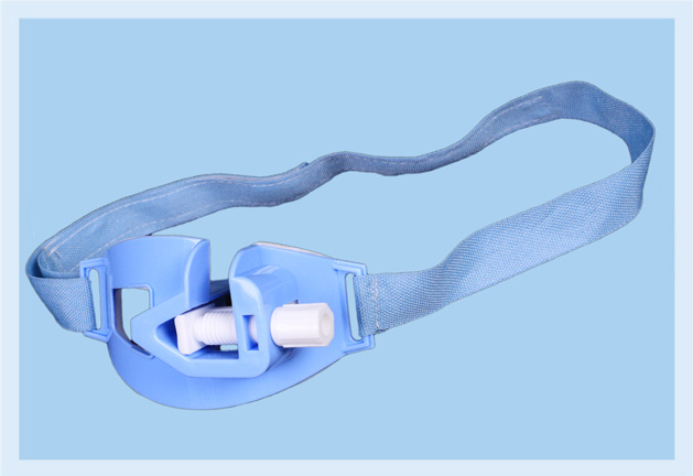 Tracheostomy retainer