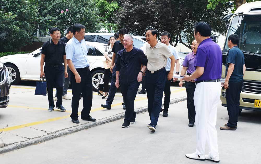The Zhengzhou Municipal People's Congress Standing Committee conducted research on the development of the energy-saving and environmental protection industry of DeJiaLi Technology Group.
