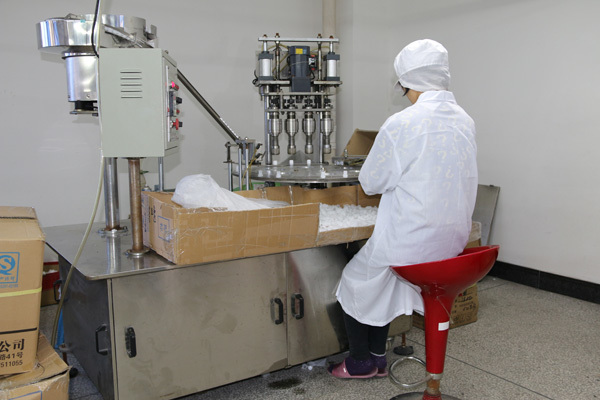 High-pressure capping machine