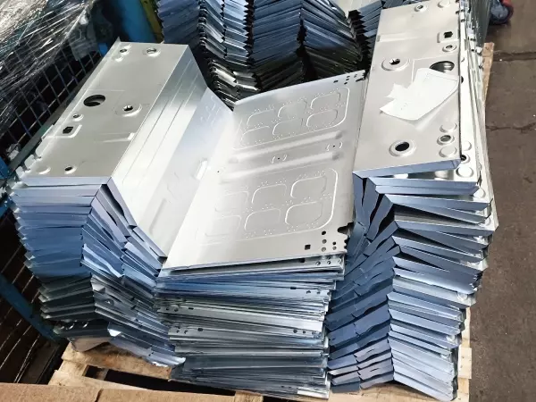 Carcasas de chapa metálica: 5 aplicaciones esenciales que transforman las industrias modernas