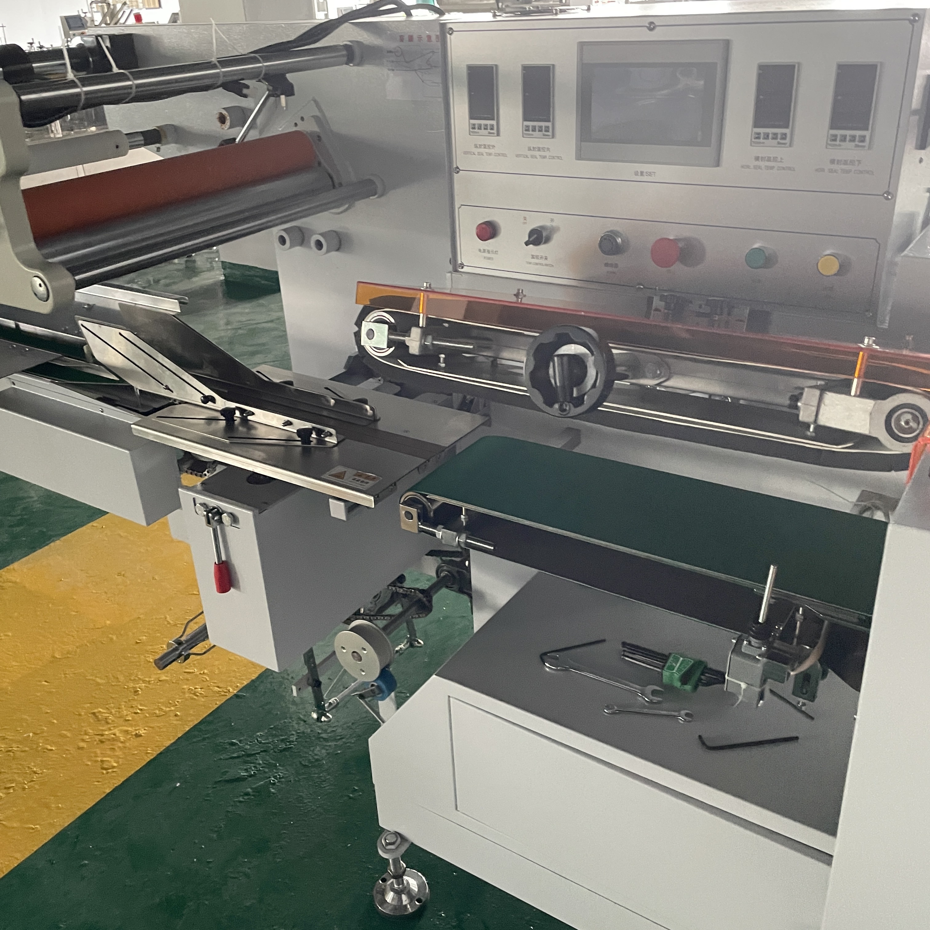 High-Quality Fully Automatic Cosmetics Pillow Packaging Machine