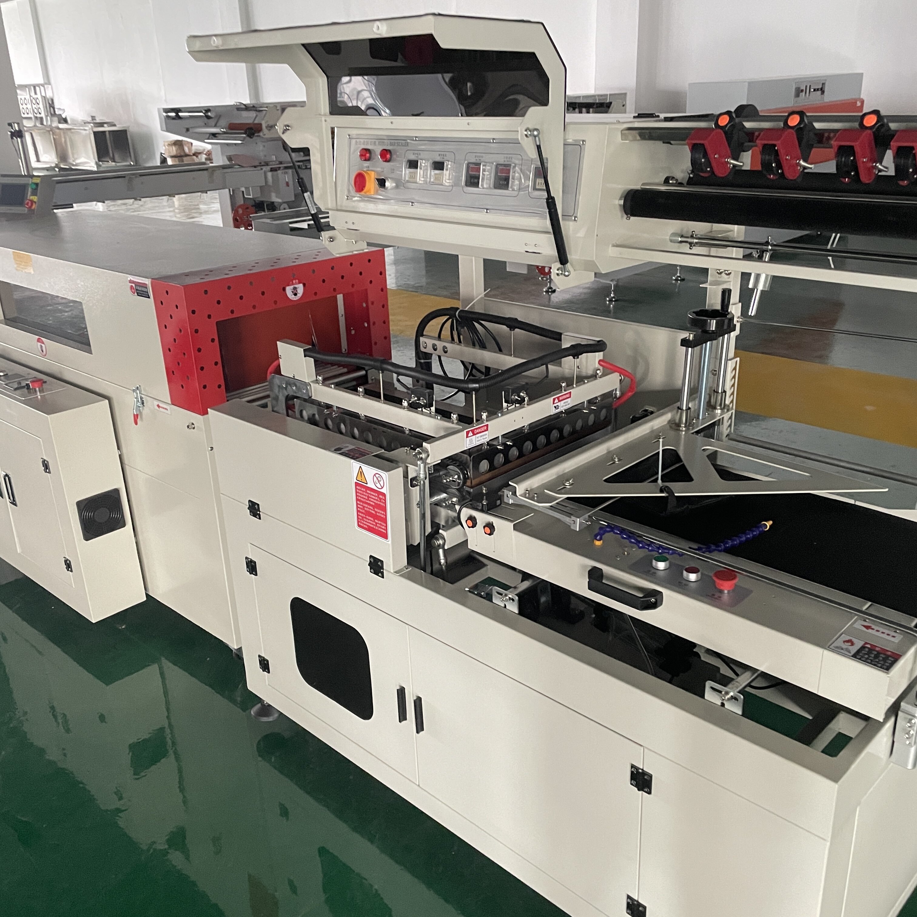 Hot Selling Fully Automatic L-Type Heat and Shrinkable Cosmetic Packaging Machine