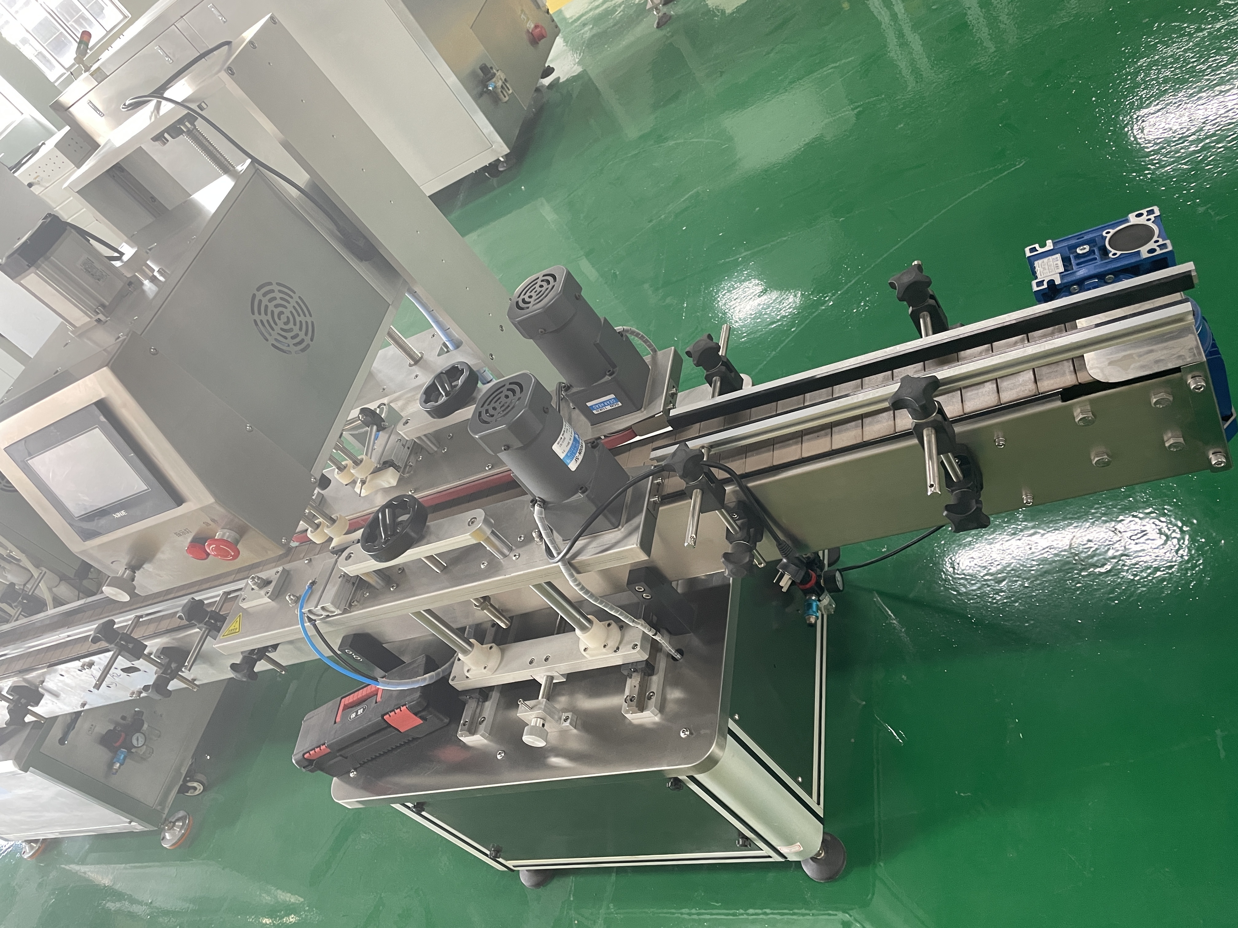 Fully Automatic High-Performance Perfume Bottle Capping Strewing Machine