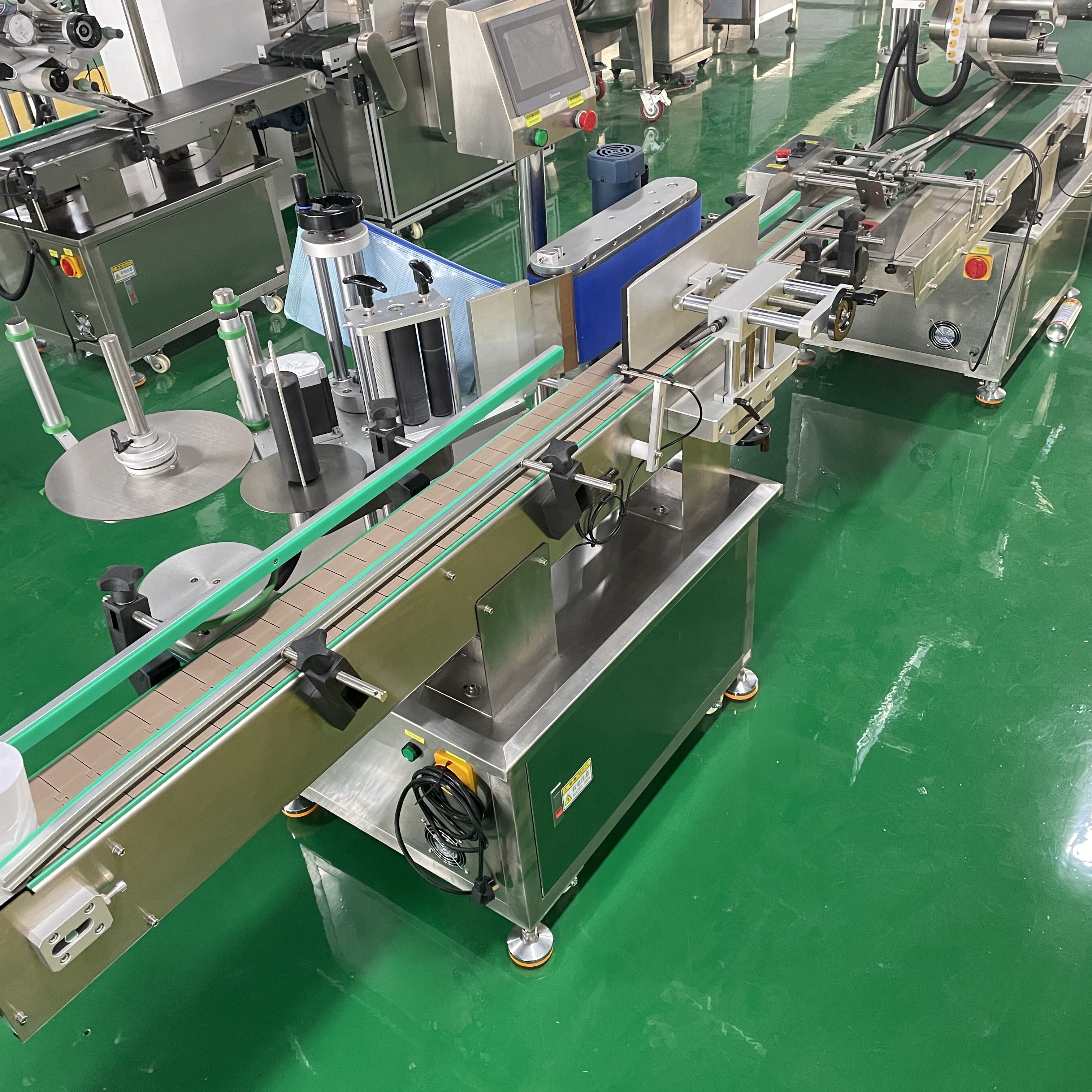 Automatic High-Performance Round Bottles Labelling Machine
