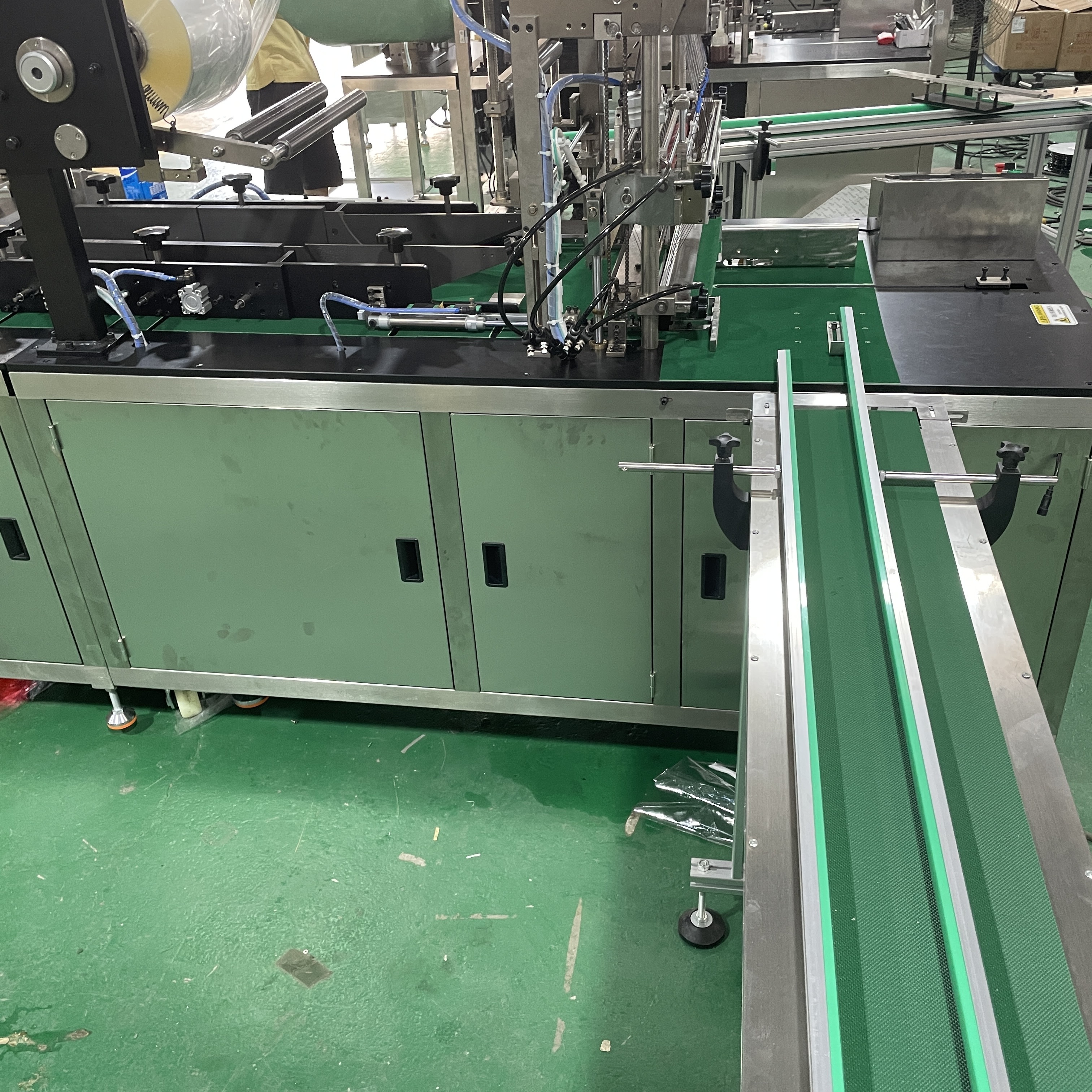 Fully Automatic High-Performance Facial Mask Shrink Wrapping Machine