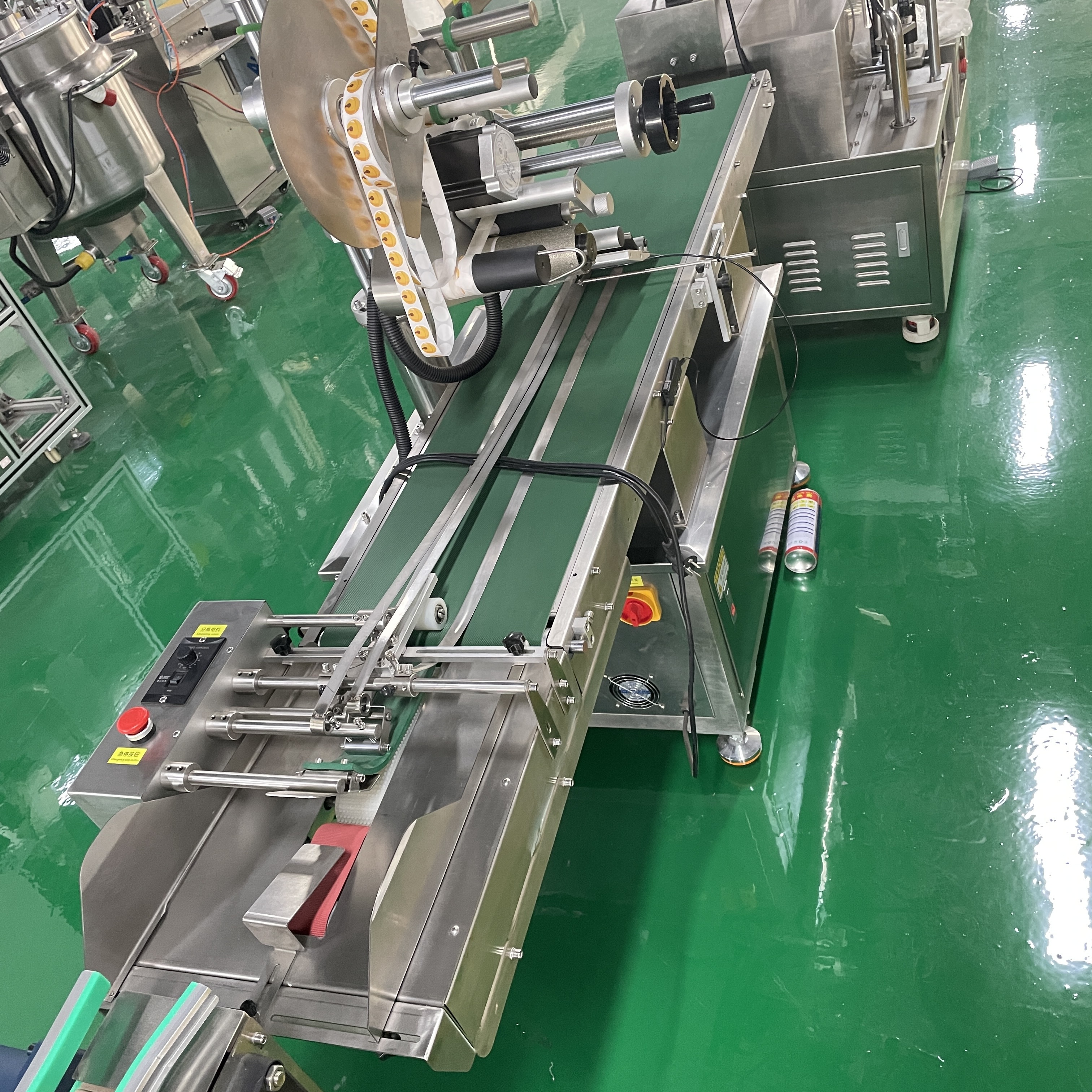 Automatic High-Performance Round Bottles Labelling Machine