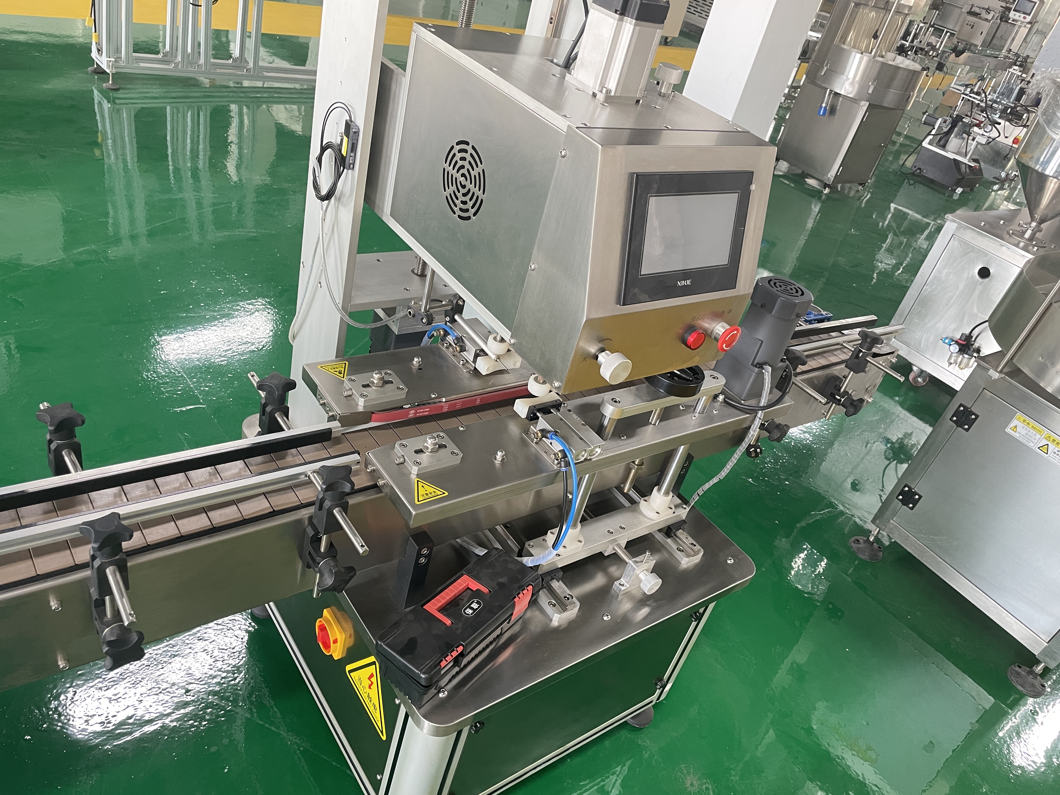 Fully  Automatic High-Quality Beverage Bottles Cap Screwing Machine