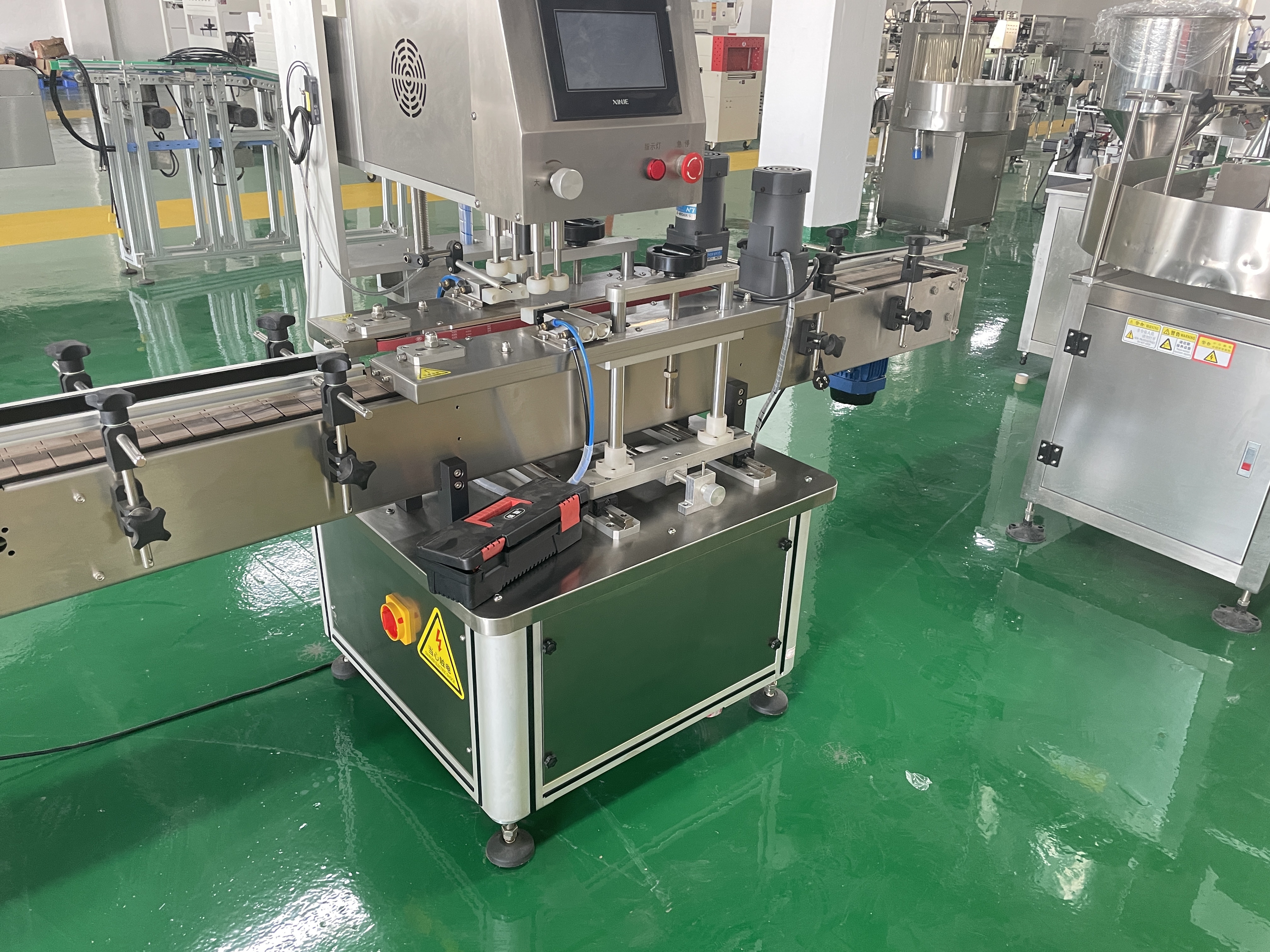 New Product  Fully Automatic High-Quality Cosmetics Cap Screwing  Machine