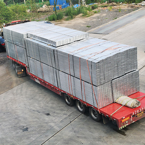 Zhuhai petrochemical site closed steel springboard shipment picture